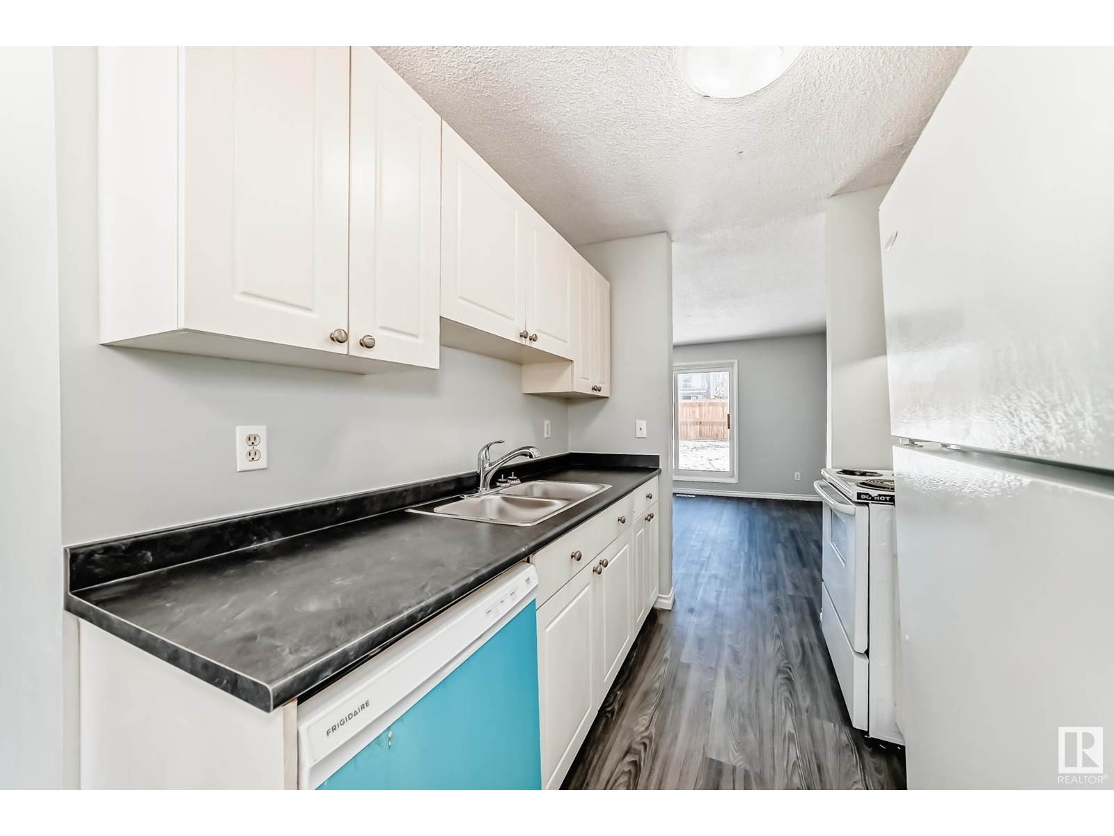 #100 11421 34 ST NW