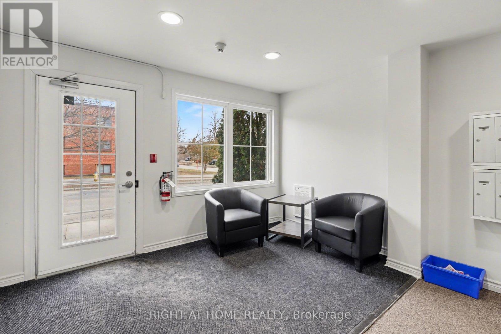 202 - 646 CUMMINGS AVENUE