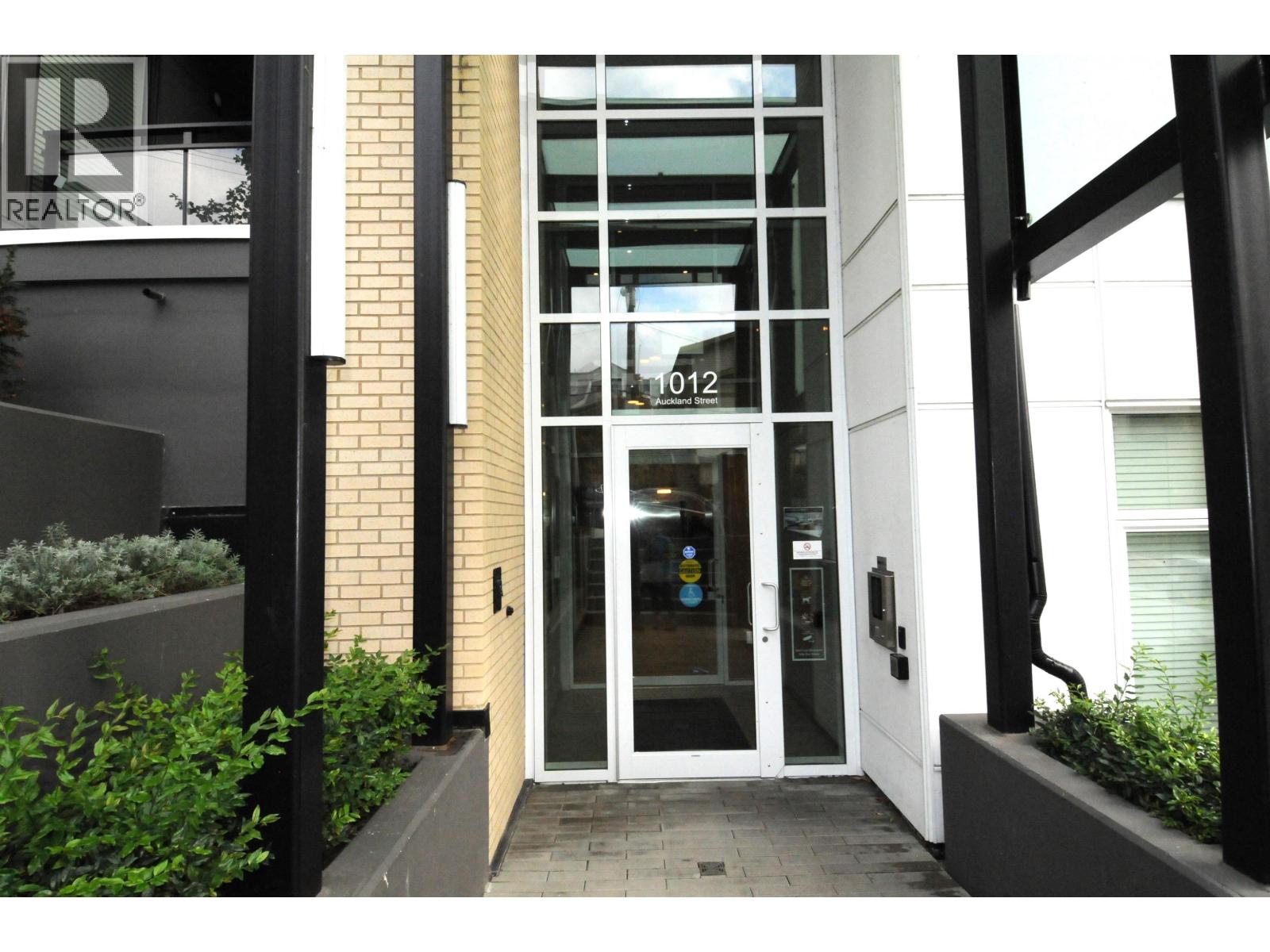 307 1012 AUCKLAND STREET