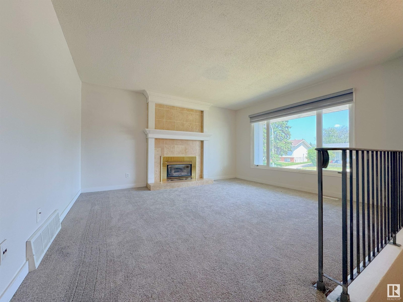 7336 21 AV NW NW
