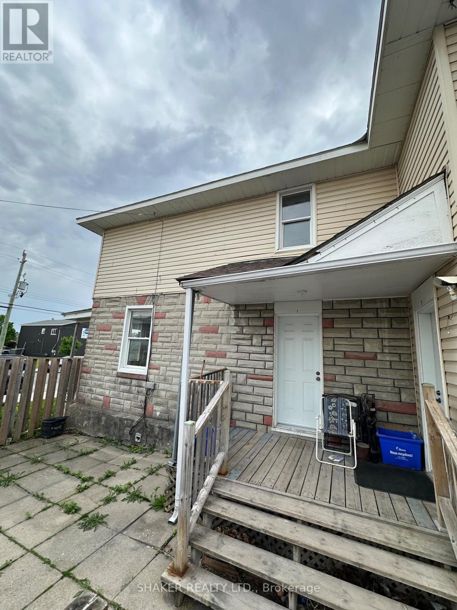 2370 LAURIER STREET