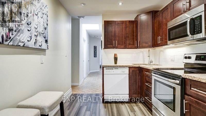 2 - 3060 DUNDAS STREET W