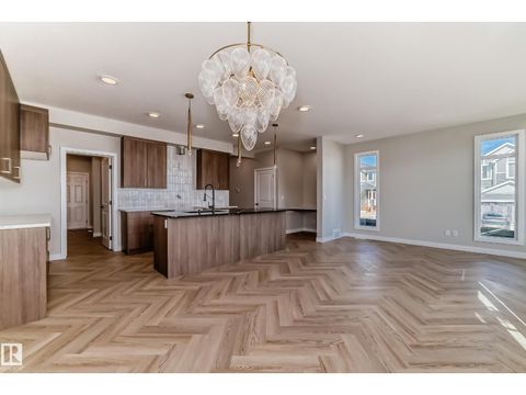 20612 43 AV NW Edmonton AB T6M3E3