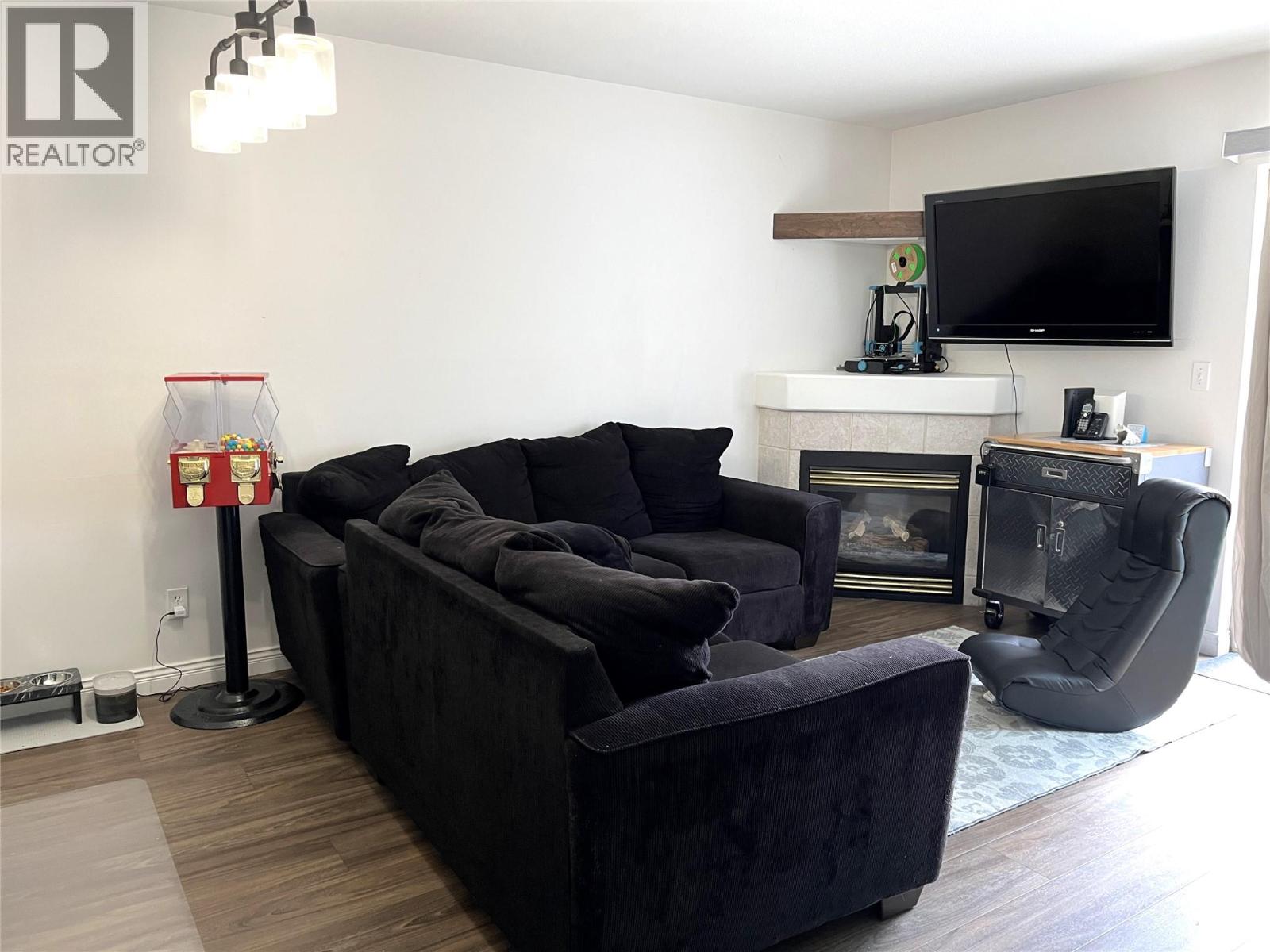 1607 43 Avenue Unit# 304 Lot# SL 10