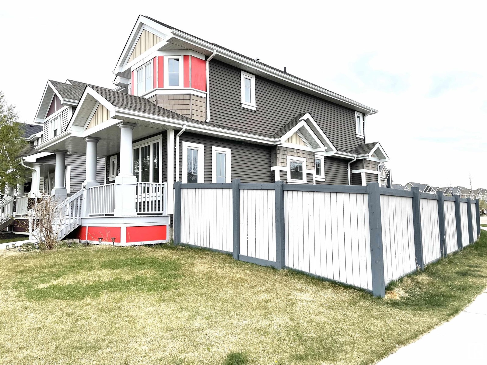 7043 22 AV SW