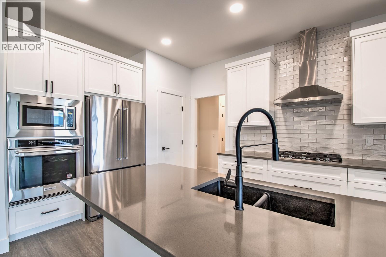 7735 OKANAGAN HILLS Boulevard Unit# 20