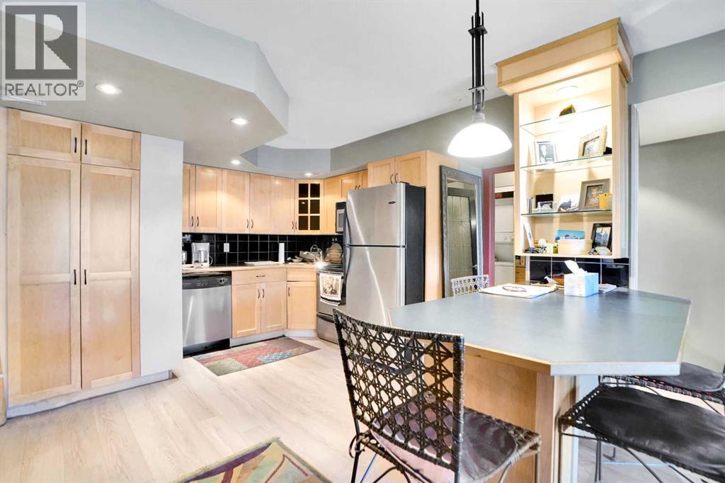 305, 717 4A Street NE