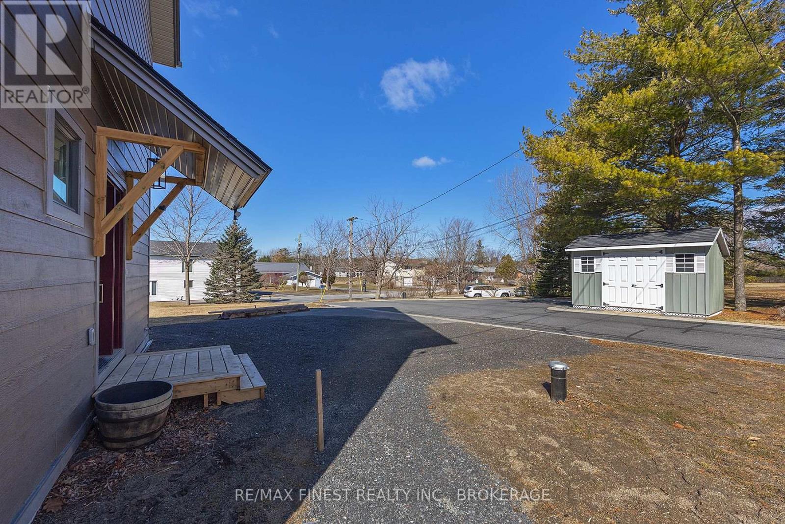 113 WILLOWBANK ROAD E