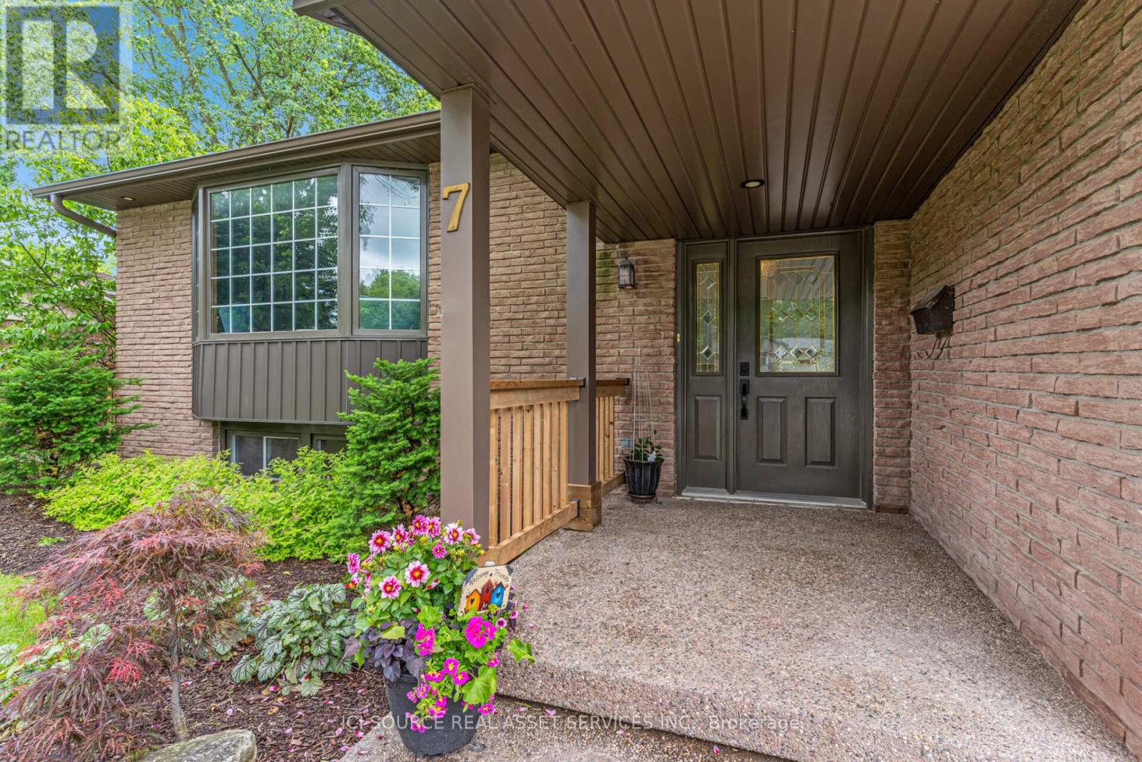 7 BLUE HERON COURT