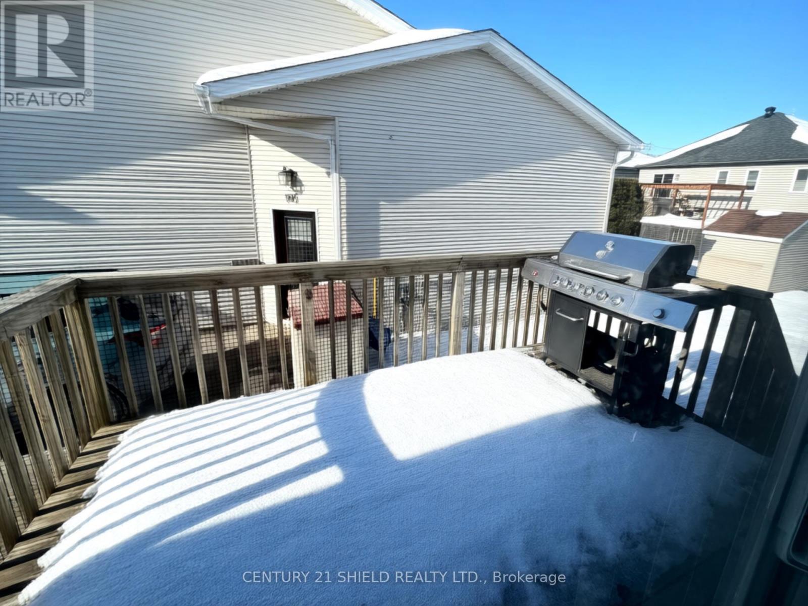 101 MCKENZIE STREET W