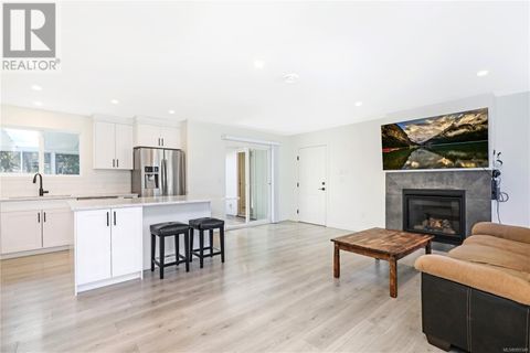 600 Sumac Dr Qualicum Beach BC V9K1A8