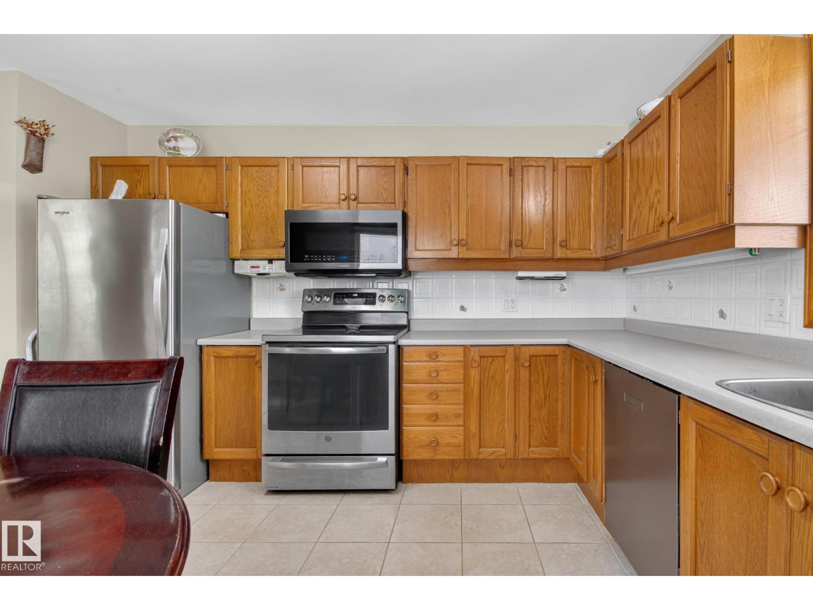 9243 74 ST NW