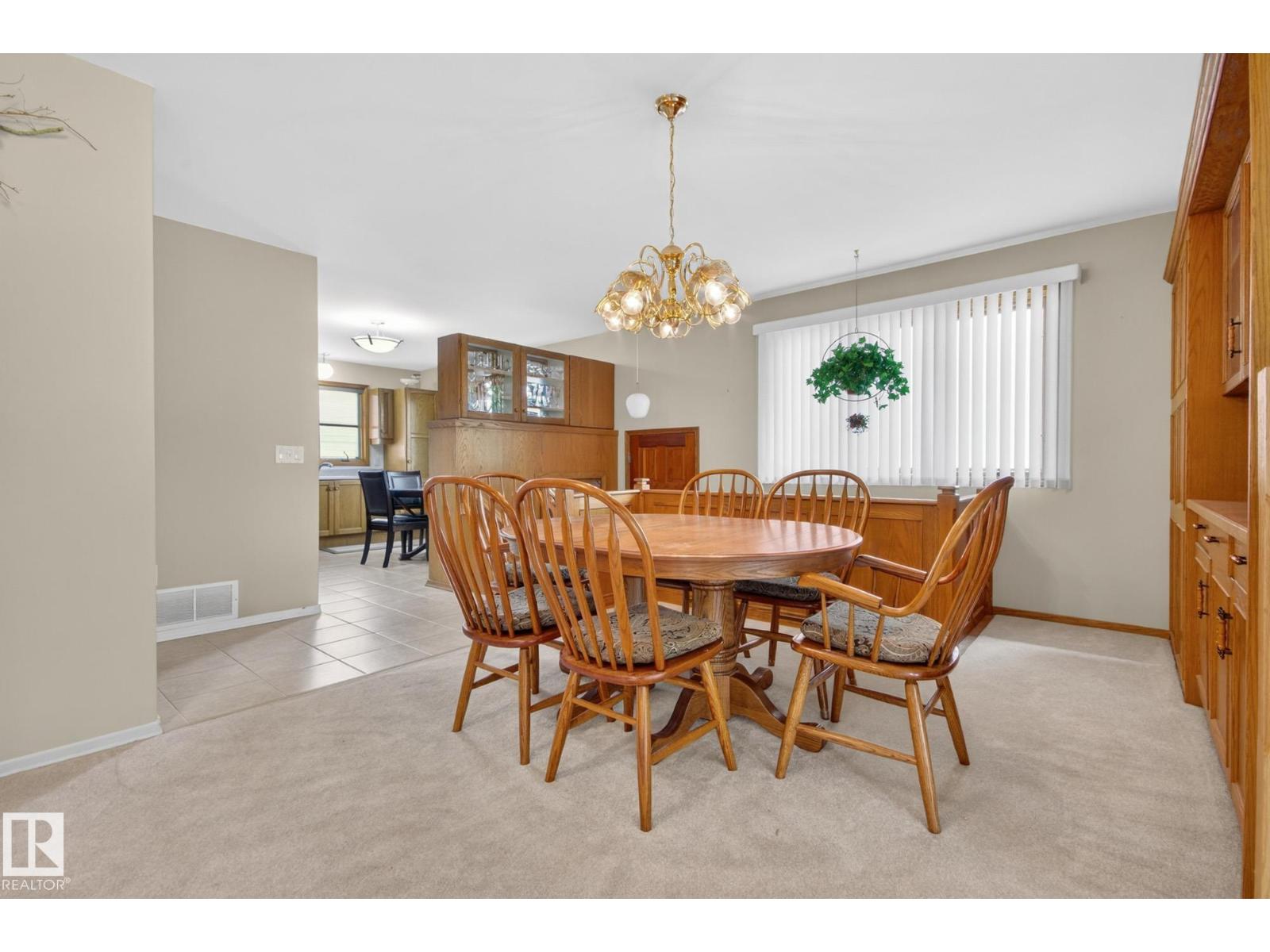 9243 74 ST NW