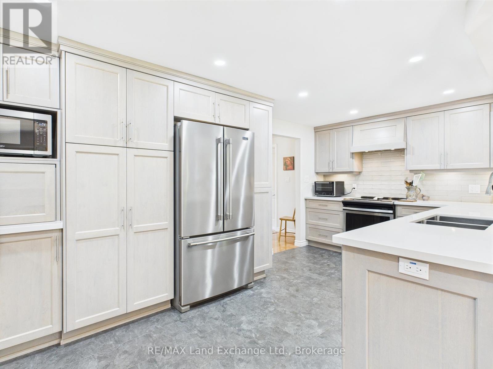 40 EASTWOOD CRESCENT