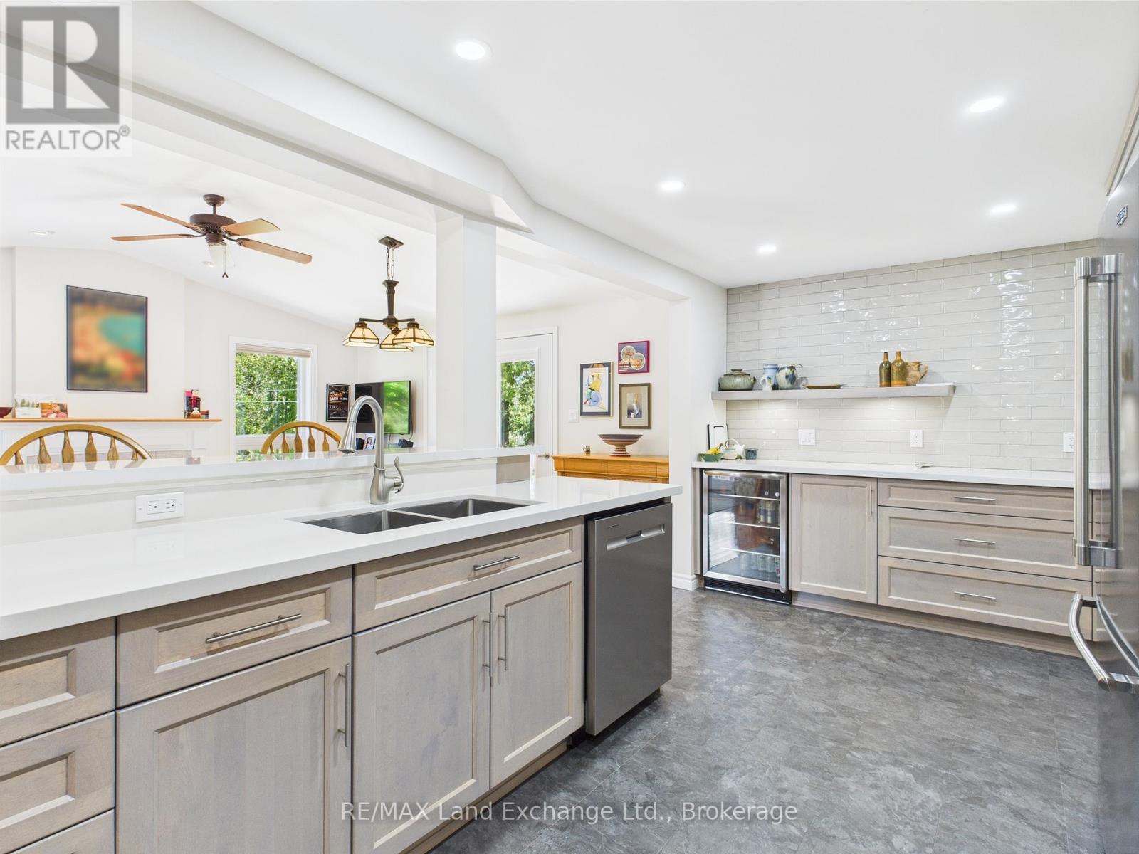 40 EASTWOOD CRESCENT