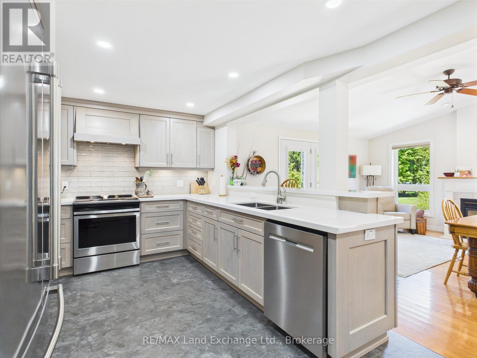 40 EASTWOOD CRESCENT