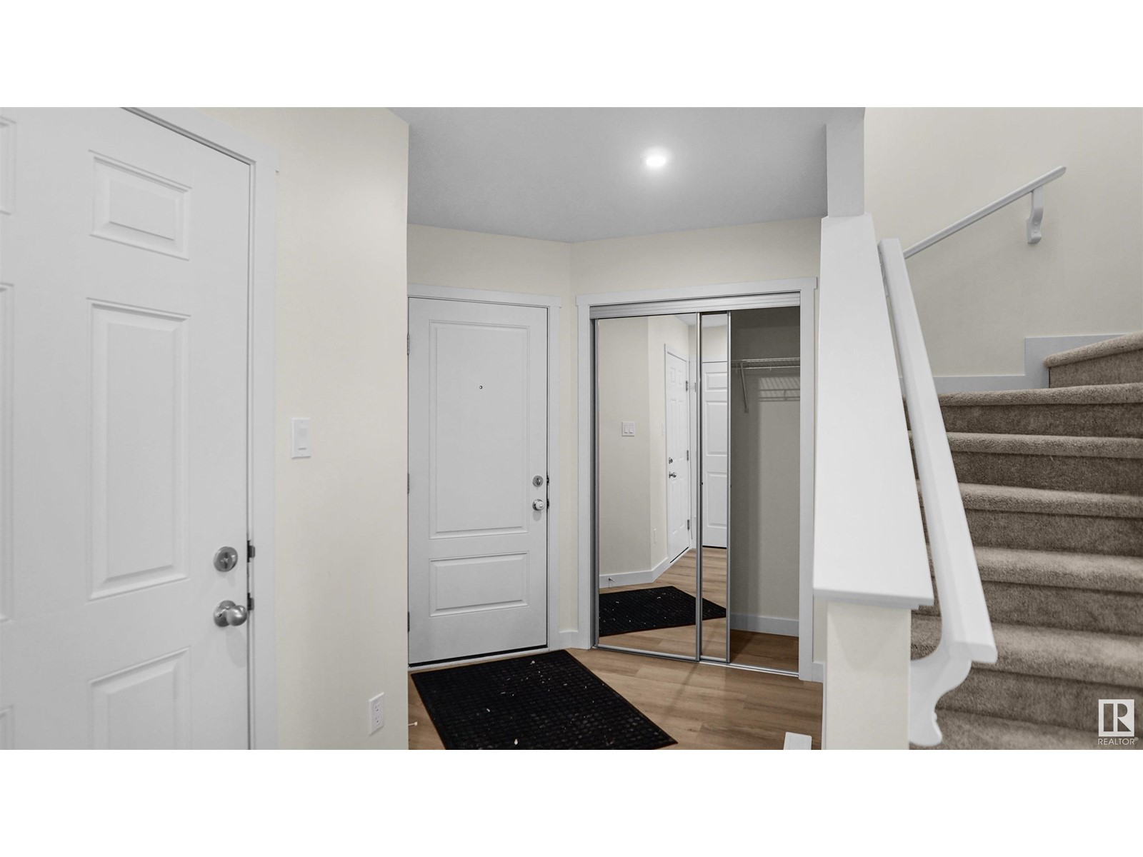 271 Savoy CR