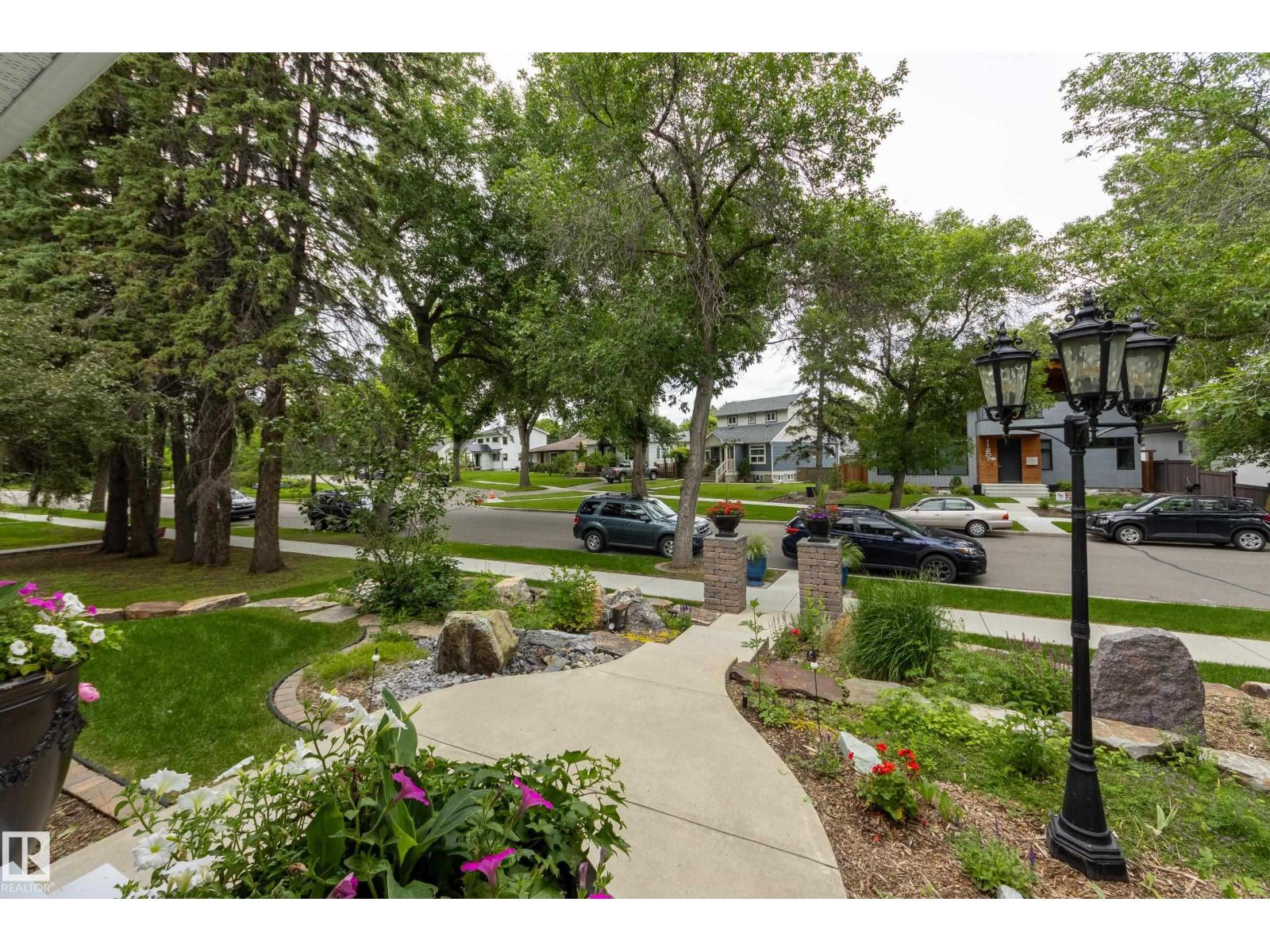11210 60 ST NW