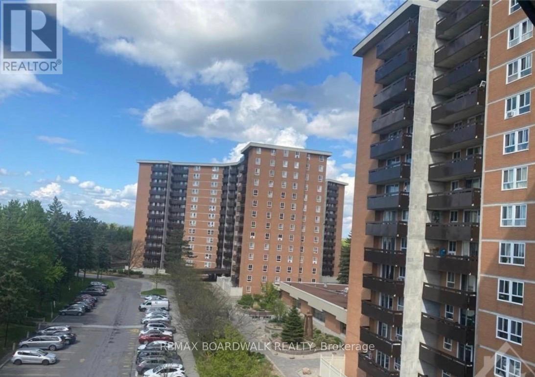 Photo 1 of 15 — 609 - 2000 JASMINE CRESCENT Unit 609, Ottawa, ON K1J8K4