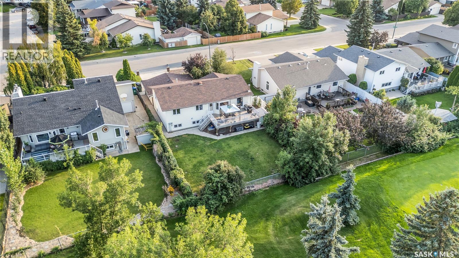 415 Neusch CRESCENT