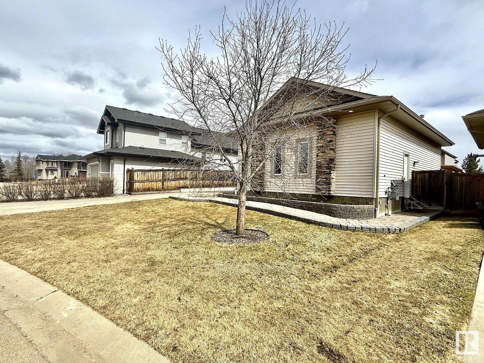 251 RAVINE DR