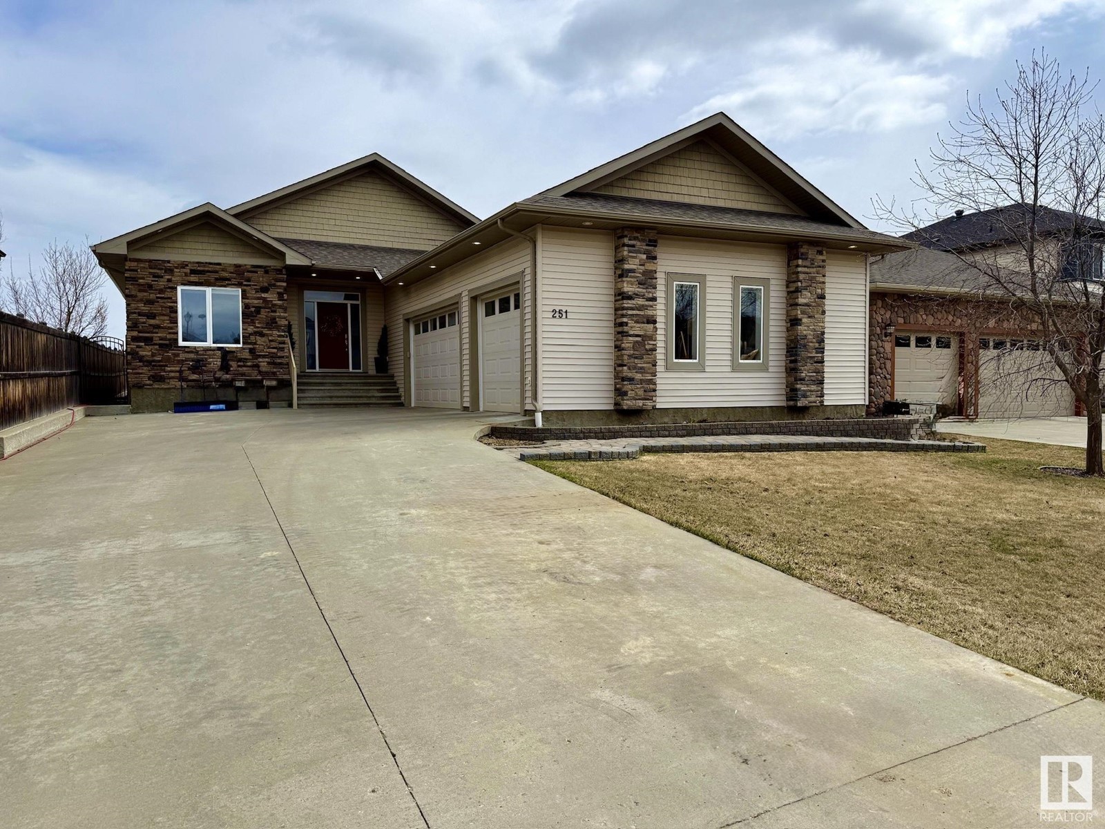 251 RAVINE DR