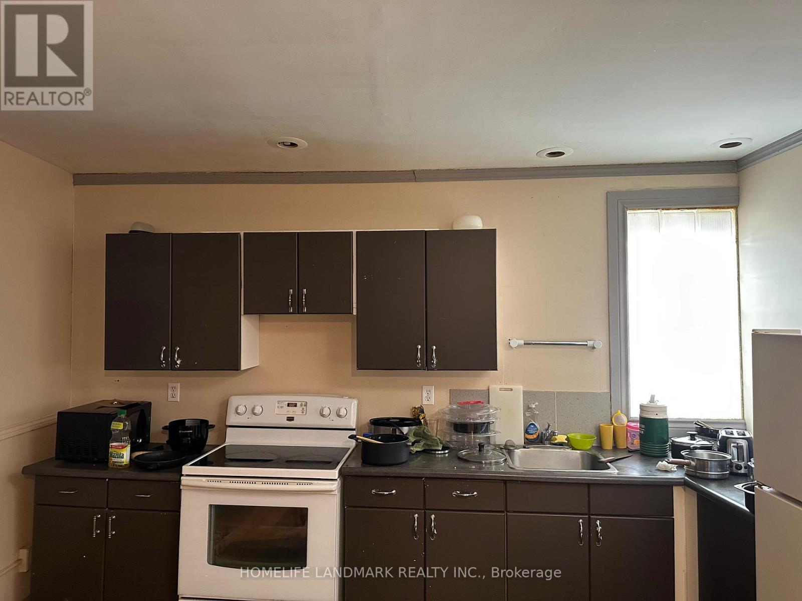 APARTMENT C - 92 KING STREET W