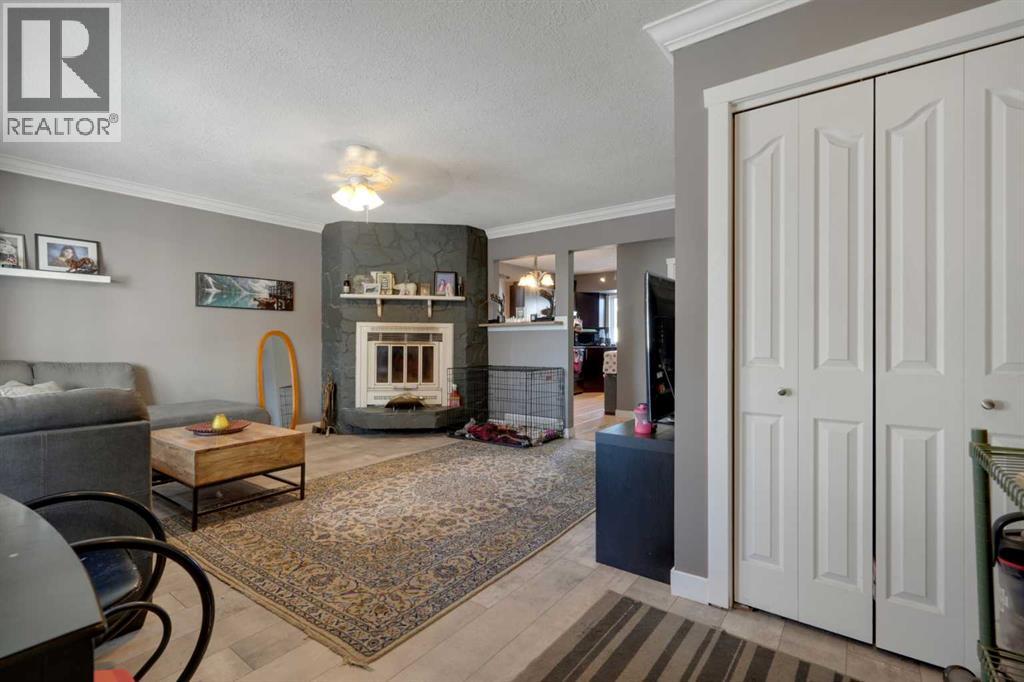 312 Pinegreen Close NE