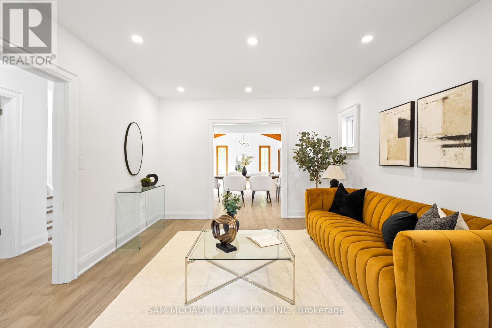 8 WESLEY CRESCENT