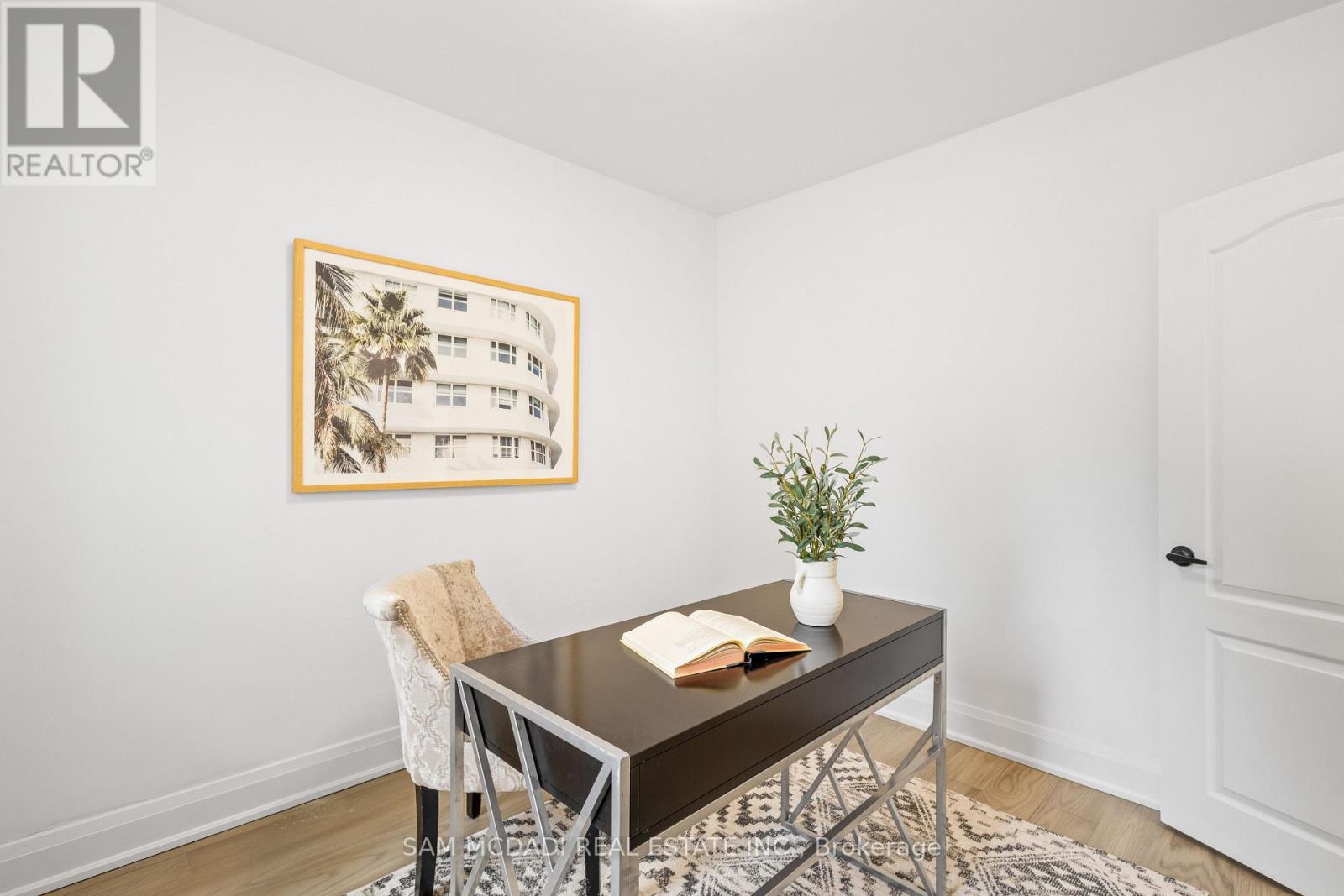 8 WESLEY CRESCENT