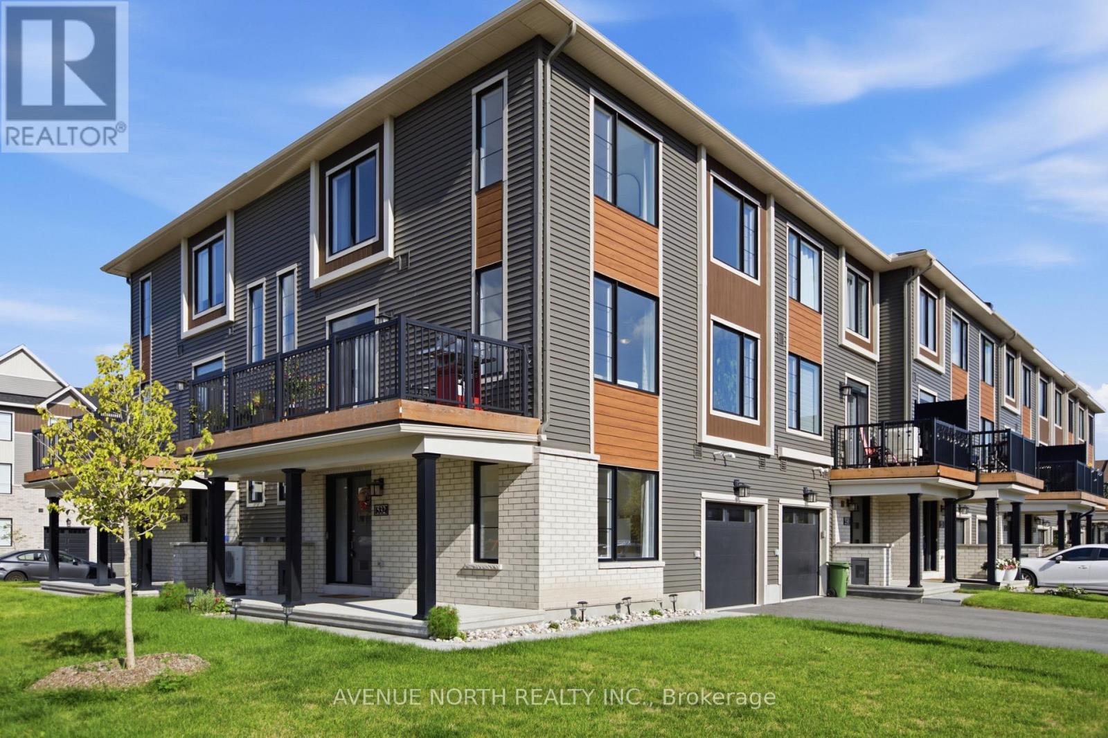 532 CONVENIRE ROW