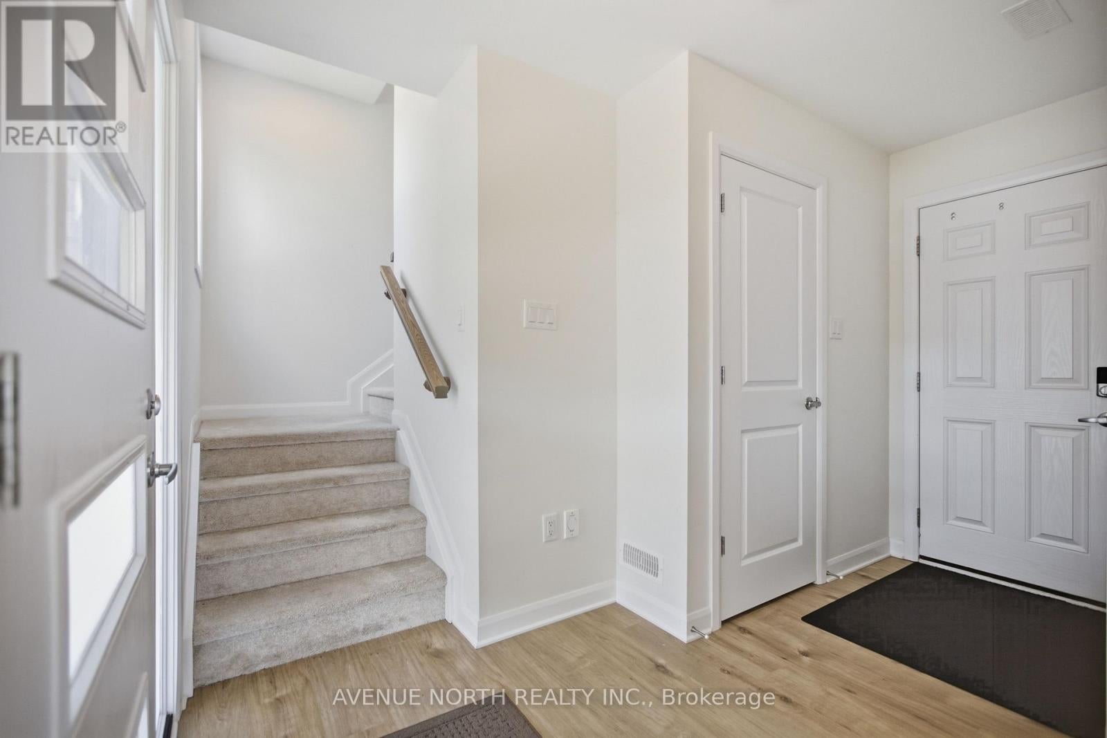 532 CONVENIRE ROW