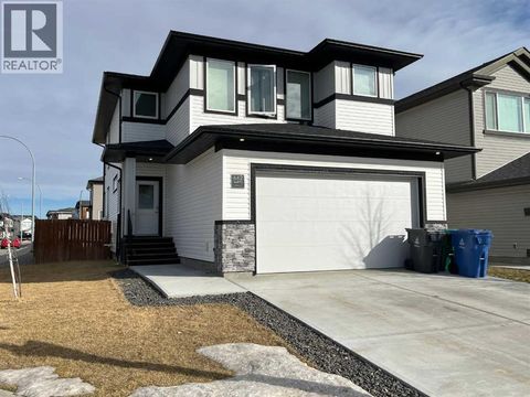 642 Moonlight Lane W Lethbridge AB T1J5M7