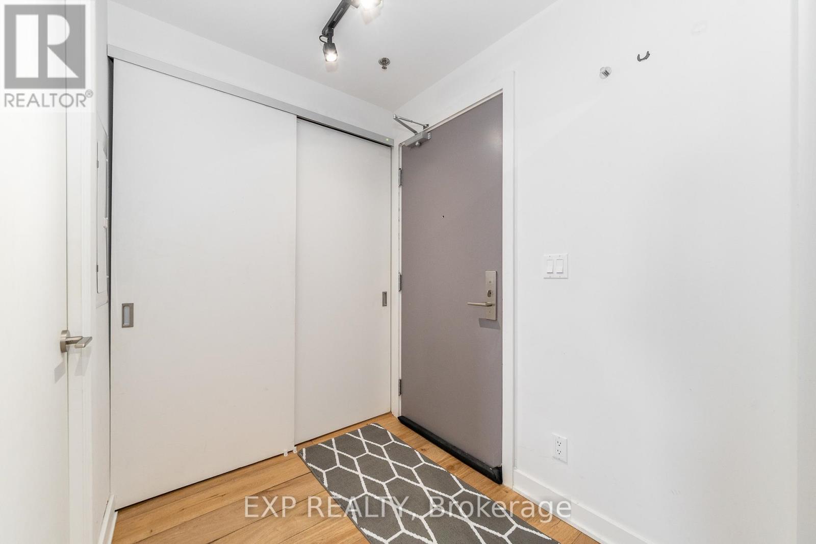 1102 - 203 CATHERINE STREET