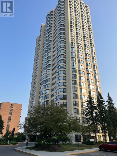 Photo 1 of 23 — 407 - 8 LISA STREET Unit 407, Brampton (Queen Street Corridor), ON L6T4S6