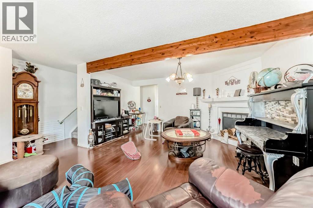 5611 Temple Drive NE