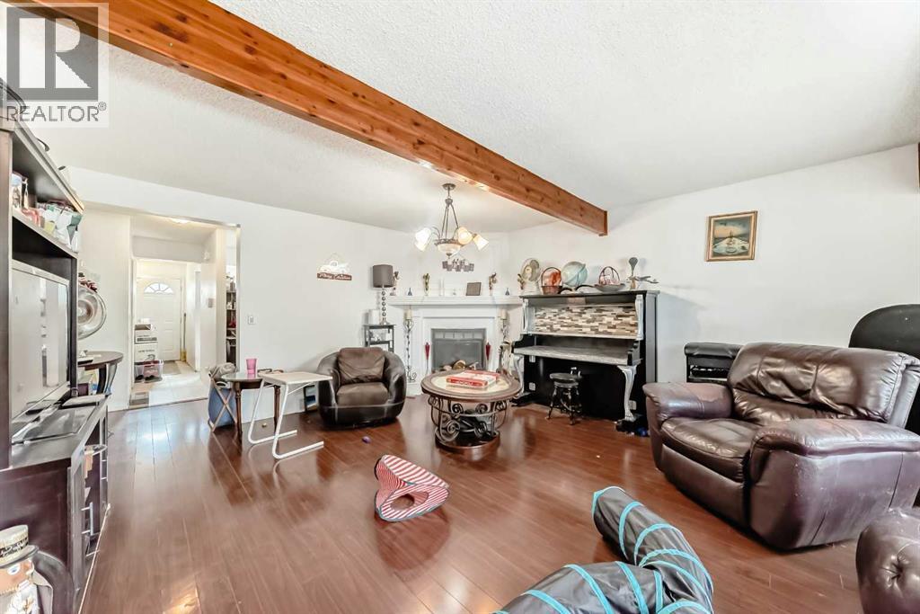 5611 Temple Drive NE