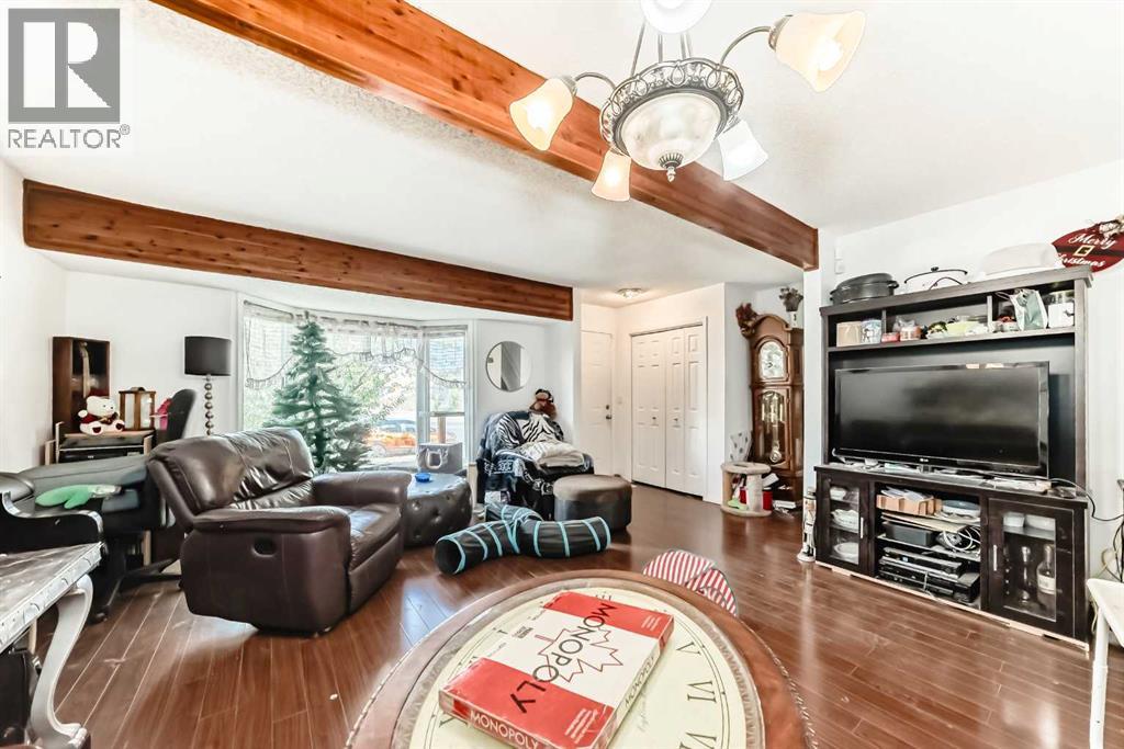 5611 Temple Drive NE