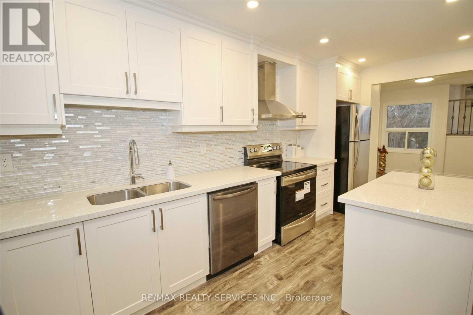 120 SIMMONS BOULEVARD