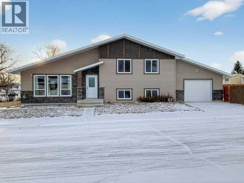 10 Trent Road W Lethbridge AB T1K4N2