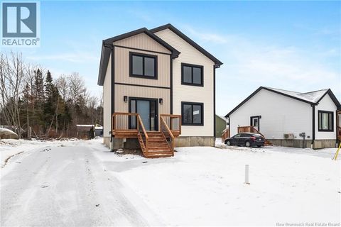 32 Attenborough Drive Fredericton NB E3A9R6