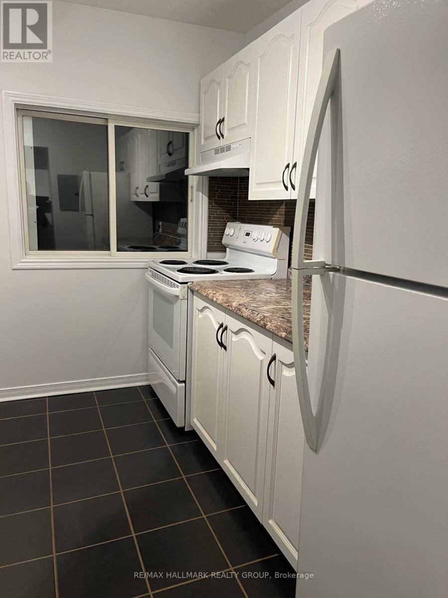 2 - 133 SPADINA AVENUE