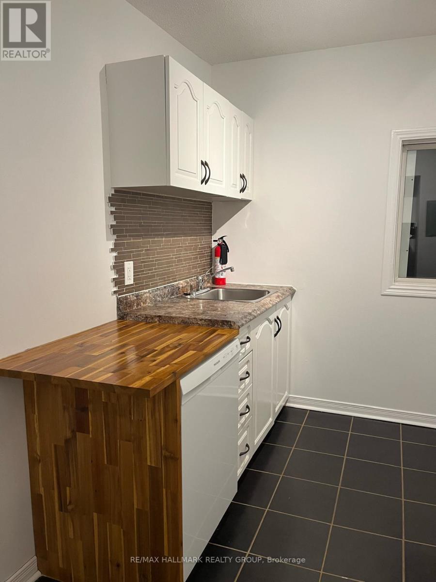 2 - 133 SPADINA AVENUE