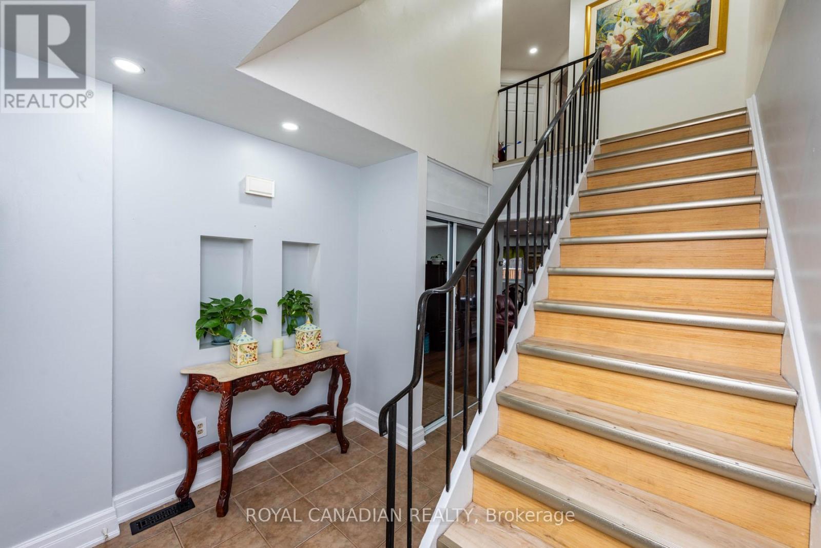 116 - 1538 LANCASTER DRIVE