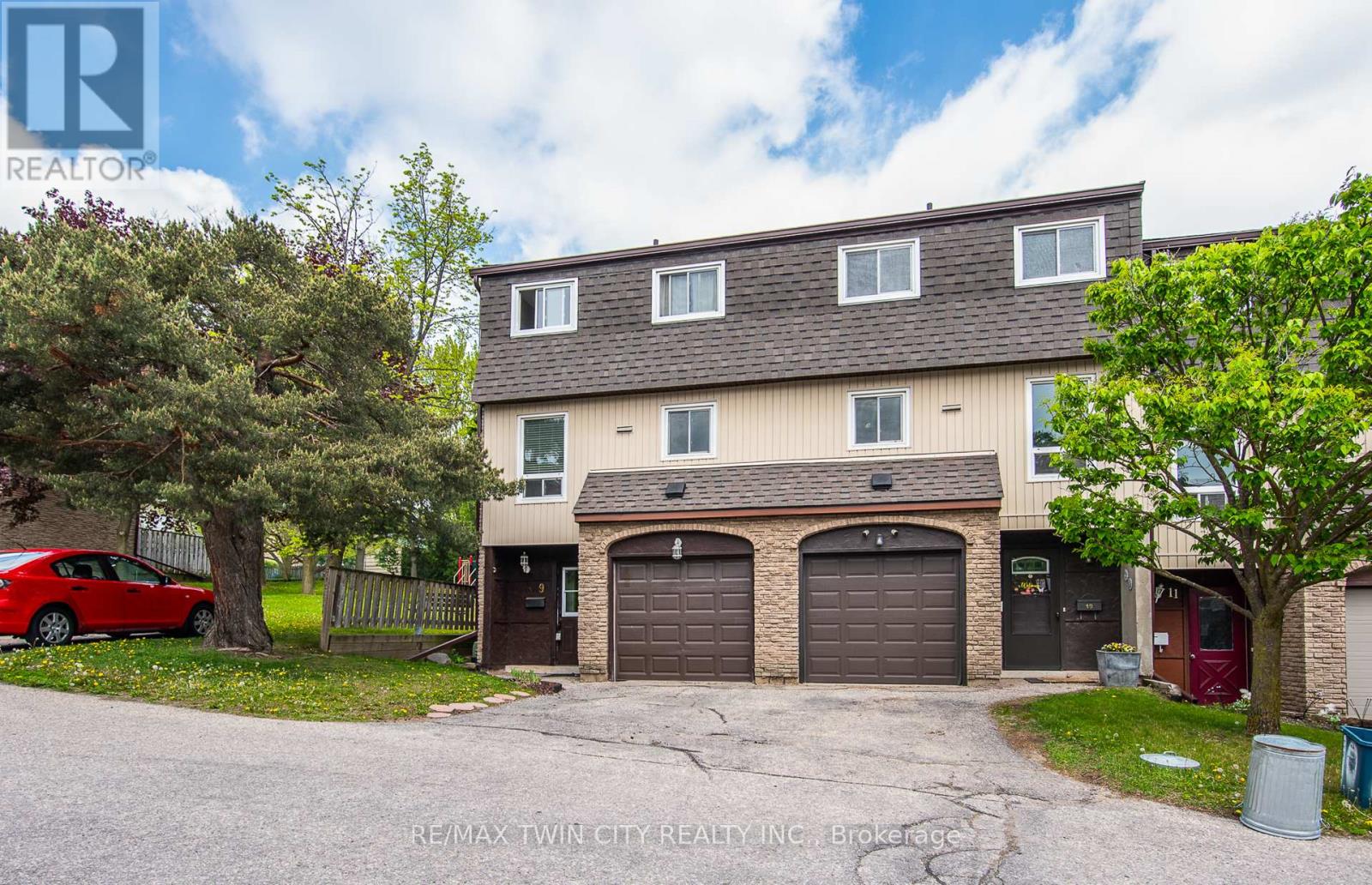 9 - 80 OLD COUNTRY DRIVE