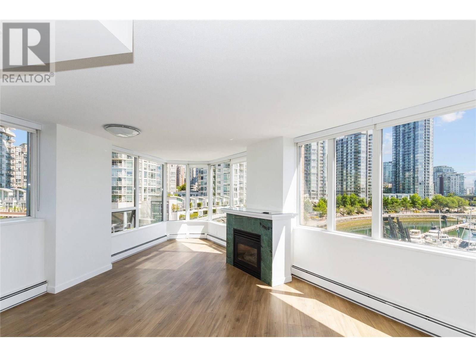 610 1228 MARINASIDE CRESCENT