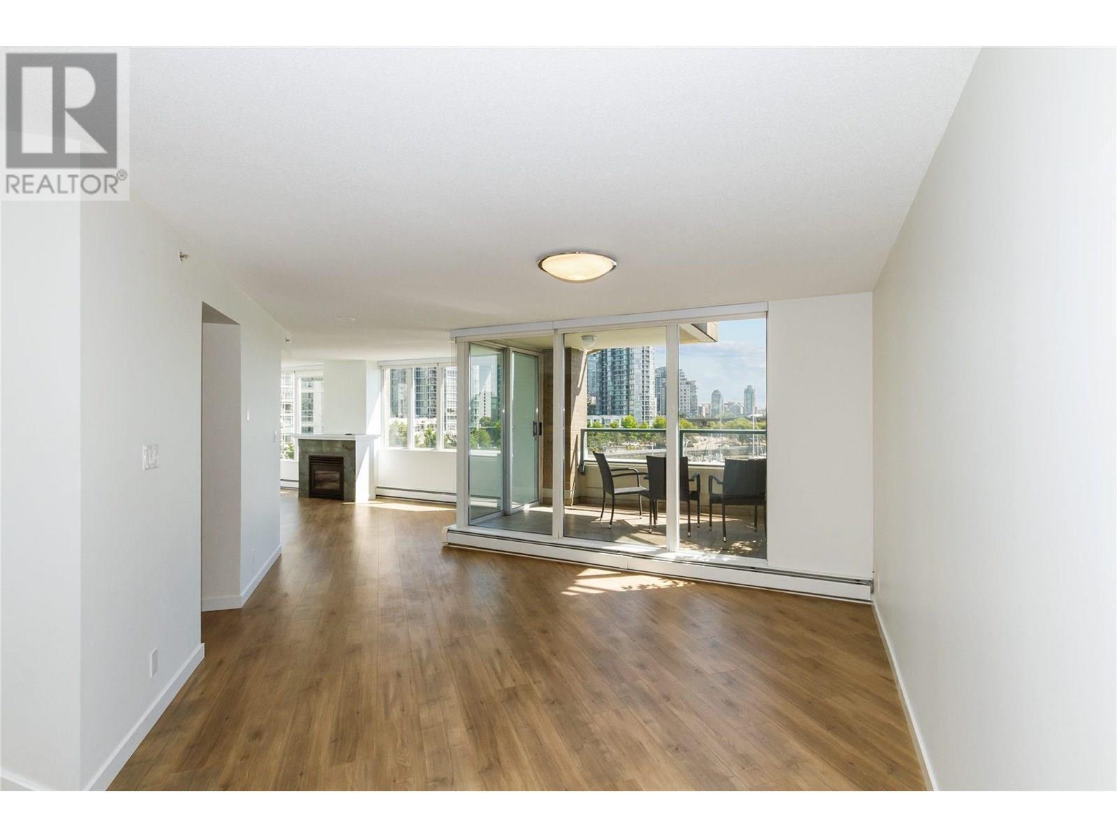 610 1228 MARINASIDE CRESCENT