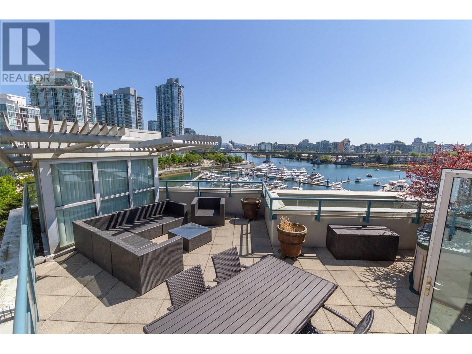 610 1228 MARINASIDE CRESCENT