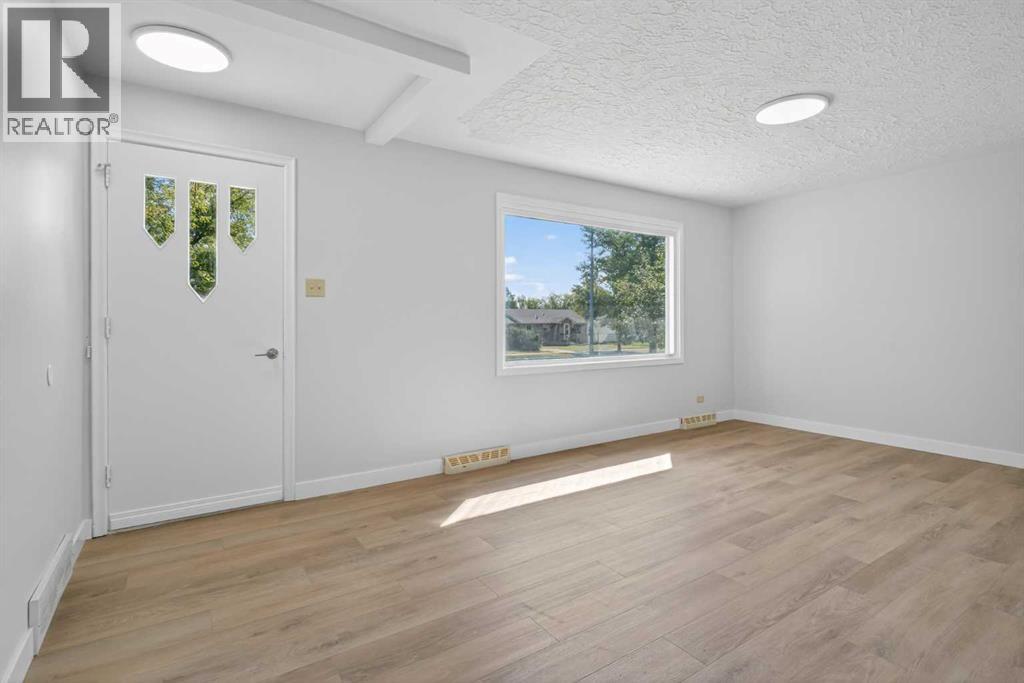 5923 Centre Street NW