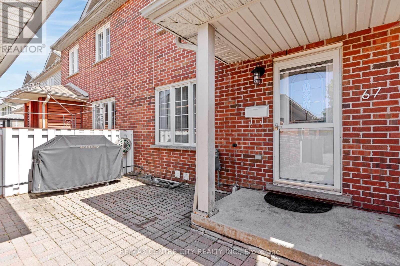 67 RALGREEN CRESCENT